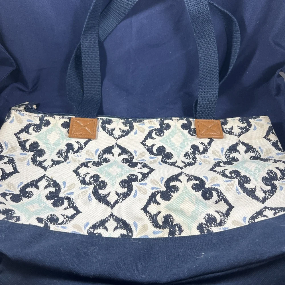 Thirty-One Tote Bag Purse Blue White Patterned Everyday Zipper Closure Boho Chic - Picture 2 of 6